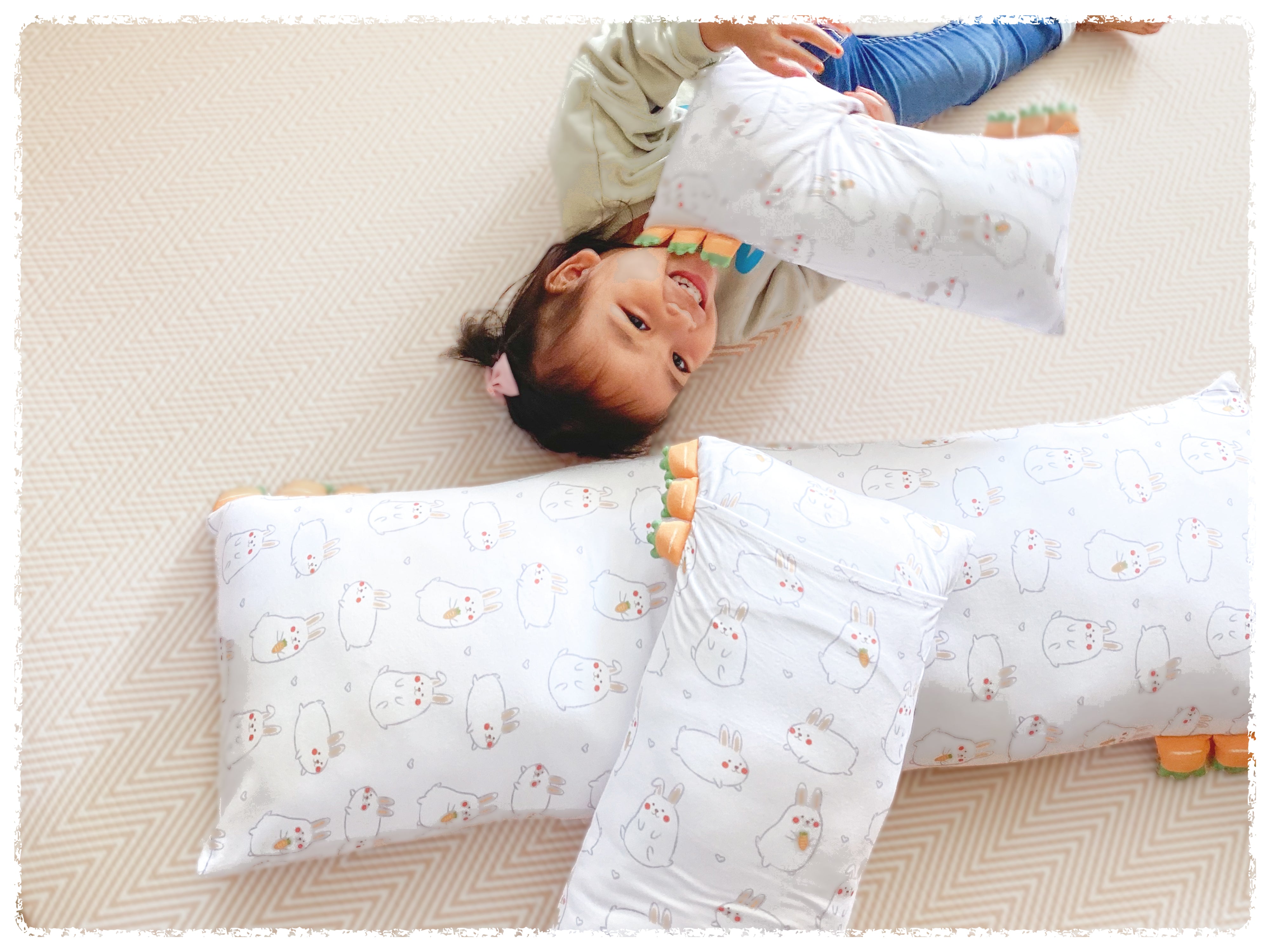 Cho Snuggy Buddy Pillow (Momo Bunny: Medium 18 x 38cm)